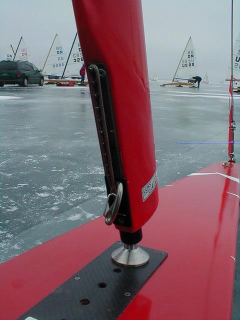 mast : halyard lock