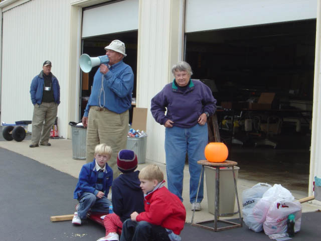 Bob & Jane Pegel run the raffle